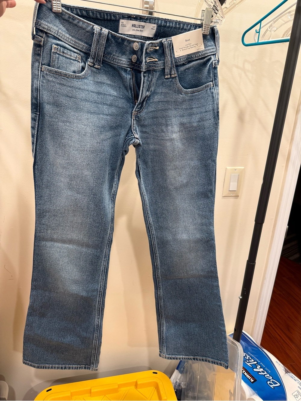 Hollister low rise two button bootcut jeans size 27 / size 4 short